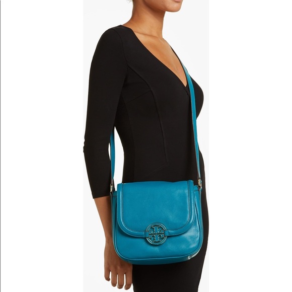 Tory Burch Handbags - Tory Burch Amanda Round Crossbody Purse